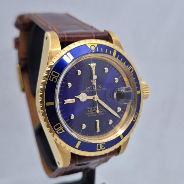Rolex Submariner Date 1680 (6) Rolex Submariner Date 1680/8 z 1978 roku, 18-karatowe złoto, niebieska tarcza, Cal. 1570. Vintage Rolex. Dostępny w Artemwatch.