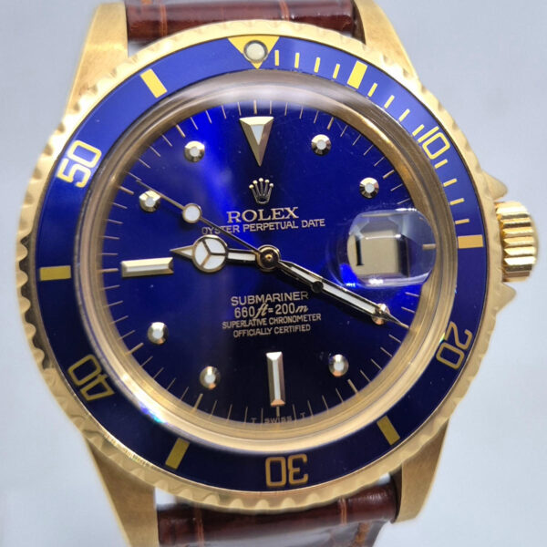 Rolex Submariner Date 1680 (9) Rolex Submariner Date 1680/8 z 1978 roku, 18-karatowe złoto, niebieska tarcza, Cal. 1570. Vintage Rolex. Dostępny w Artemwatch.