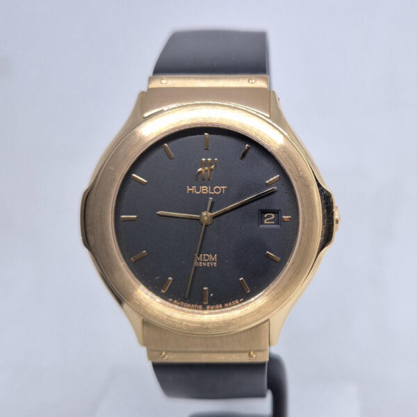 Hublot MDM Elegant 1512 Hublot MDM Elegant 1512.8 – szwajcarski złoty zegarek, złoty zegarek w stylu casual. Kup używany oryginalny zegarek Hublot. Dostępny w Artemwatch.
